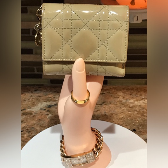 DIOR Cannage Patent Leather Trifold Wallet π€©π₯β€οΈ - Picture 13 of 17